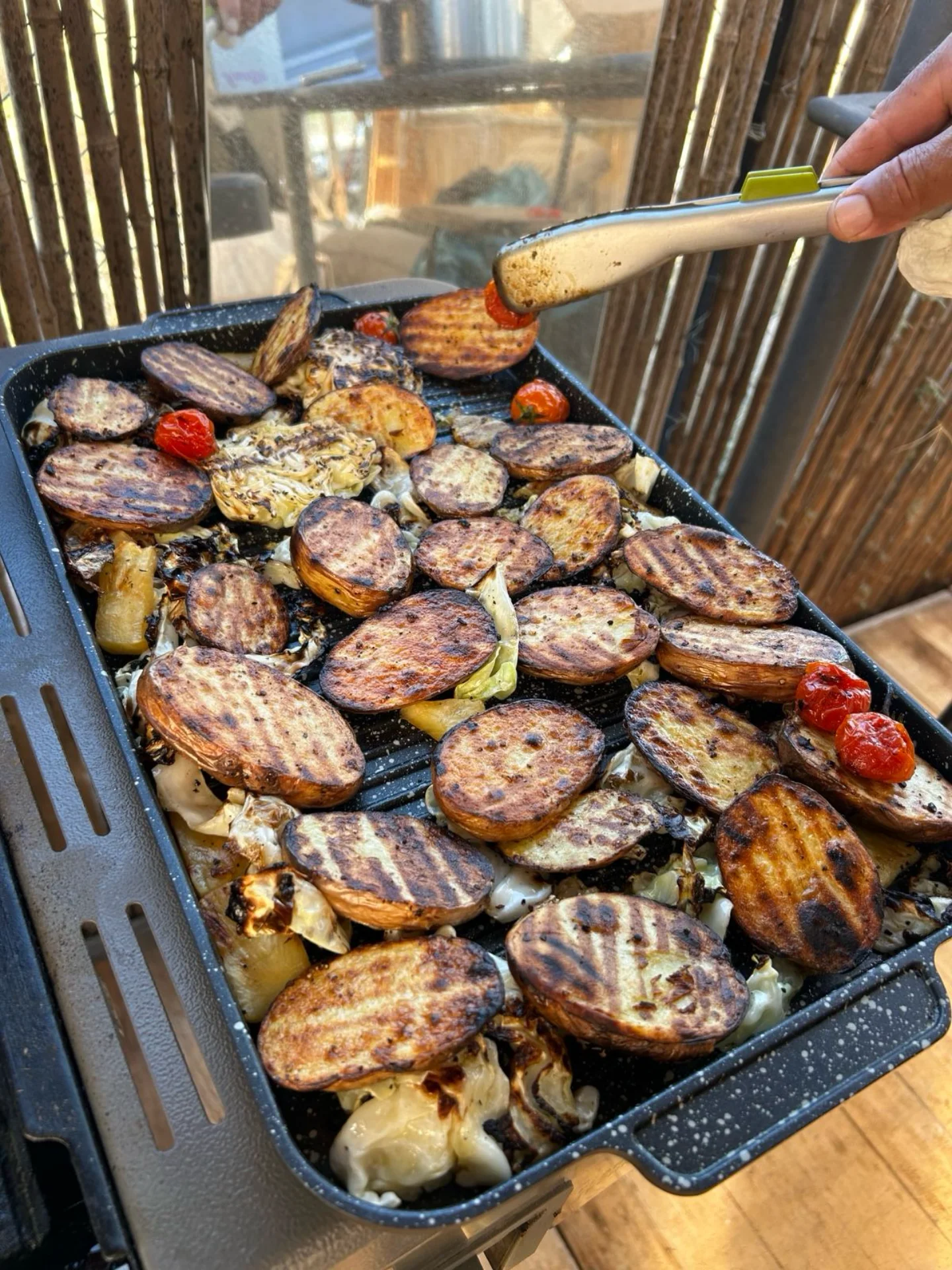 שולחן אירוח ערוך בבוסתן רפאל